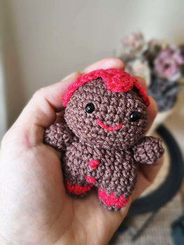 Pierniczek z czerwonym lukrem